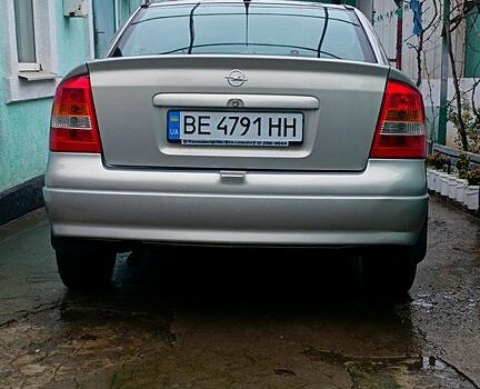 Сірий Опель Астра, об'ємом двигуна 1.4 л та пробігом 200 тис. км за 3800 $, фото 4 на Automoto.ua