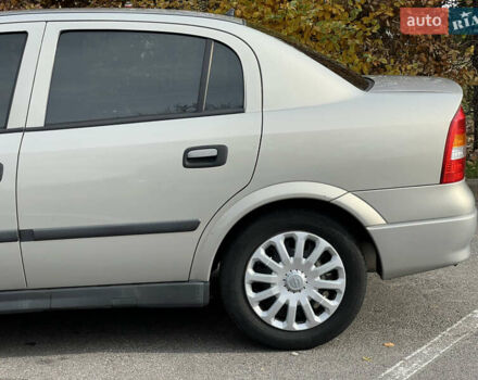 Серый Опель Астра, объемом двигателя 1.36 л и пробегом 77 тыс. км за 3999 $, фото 12 на Automoto.ua