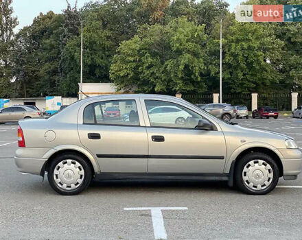 Серый Опель Астра, объемом двигателя 1.36 л и пробегом 175 тыс. км за 4500 $, фото 4 на Automoto.ua