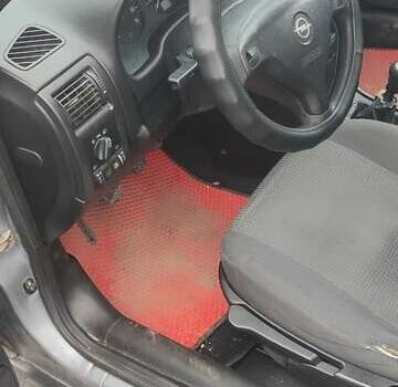 Серый Опель Астра, объемом двигателя 1.4 л и пробегом 250 тыс. км за 3000 $, фото 2 на Automoto.ua