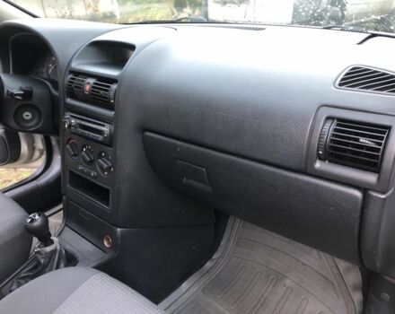 Серый Опель Астра, объемом двигателя 1.4 л и пробегом 207 тыс. км за 3500 $, фото 10 на Automoto.ua