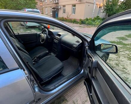 Серый Опель Астра, объемом двигателя 1.4 л и пробегом 228 тыс. км за 4000 $, фото 4 на Automoto.ua