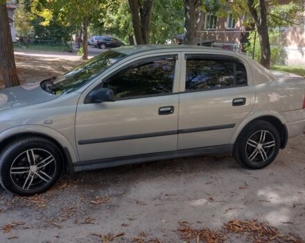 Серый Опель Астра, объемом двигателя 1.4 л и пробегом 216 тыс. км за 4000 $, фото 2 на Automoto.ua