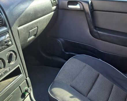 Серый Опель Астра, объемом двигателя 1.6 л и пробегом 300 тыс. км за 4600 $, фото 9 на Automoto.ua