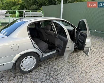 Серый Опель Астра, объемом двигателя 1.4 л и пробегом 211 тыс. км за 3200 $, фото 13 на Automoto.ua