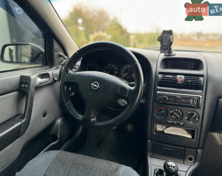 Серый Опель Астра, объемом двигателя 1.4 л и пробегом 188 тыс. км за 3800 $, фото 8 на Automoto.ua