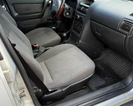 Серый Опель Астра, объемом двигателя 1.4 л и пробегом 211 тыс. км за 3200 $, фото 11 на Automoto.ua