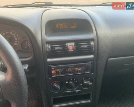 Серый Опель Астра, объемом двигателя 1.4 л и пробегом 266 тыс. км за 4500 $, фото 6 на Automoto.ua