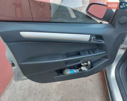 Серый Опель Астра, объемом двигателя 1.8 л и пробегом 286 тыс. км за 6000 $, фото 9 на Automoto.ua