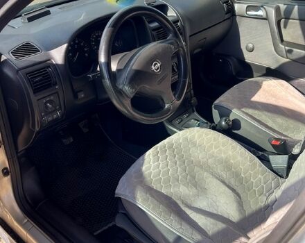 Серый Опель Астра, объемом двигателя 1.4 л и пробегом 326 тыс. км за 4200 $, фото 5 на Automoto.ua