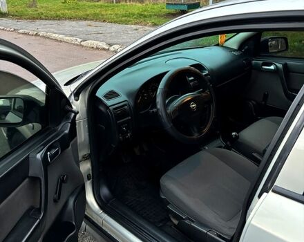 Серый Опель Астра, объемом двигателя 1.4 л и пробегом 201 тыс. км за 3450 $, фото 9 на Automoto.ua