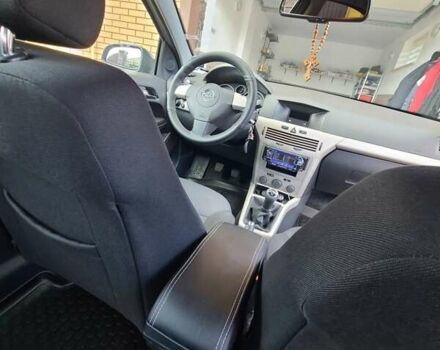 Серый Опель Астра, объемом двигателя 1.6 л и пробегом 30 тыс. км за 7200 $, фото 4 на Automoto.ua