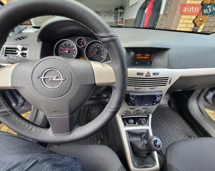 Серый Опель Астра, объемом двигателя 1.6 л и пробегом 30 тыс. км за 7200 $, фото 2 на Automoto.ua
