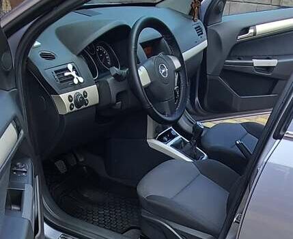 Серый Опель Астра, объемом двигателя 1.6 л и пробегом 30 тыс. км за 7200 $, фото 1 на Automoto.ua