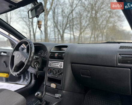 Серый Опель Астра, объемом двигателя 1.4 л и пробегом 180 тыс. км за 4400 $, фото 5 на Automoto.ua