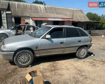 Серый Опель Астра, объемом двигателя 1.6 л и пробегом 100 тыс. км за 1100 $, фото 1 на Automoto.ua