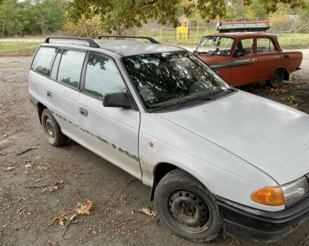 Серый Опель Астра, объемом двигателя 1.4 л и пробегом 350 тыс. км за 1200 $, фото 2 на Automoto.ua