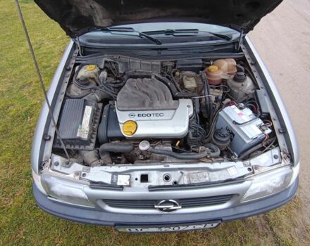 Серый Опель Астра, объемом двигателя 1.6 л и пробегом 290 тыс. км за 1184 $, фото 7 на Automoto.ua