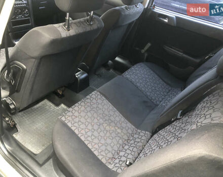 Серый Опель Астра, объемом двигателя 1.6 л и пробегом 323 тыс. км за 1700 $, фото 11 на Automoto.ua