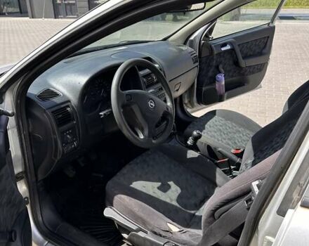 Серый Опель Астра, объемом двигателя 1.6 л и пробегом 323 тыс. км за 1700 $, фото 4 на Automoto.ua