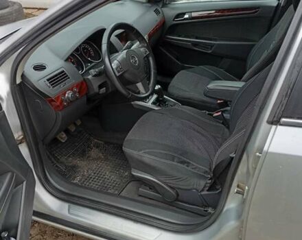 Серый Опель Астра, объемом двигателя 1.7 л и пробегом 270 тыс. км за 4999 $, фото 9 на Automoto.ua