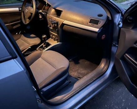 Серый Опель Астра, объемом двигателя 1.6 л и пробегом 320 тыс. км за 4750 $, фото 9 на Automoto.ua