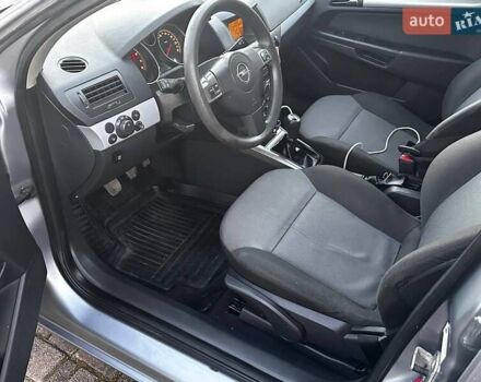 Серый Опель Астра, объемом двигателя 1.6 л и пробегом 251 тыс. км за 4750 $, фото 15 на Automoto.ua