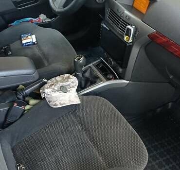 Серый Опель Астра, объемом двигателя 1.7 л и пробегом 274 тыс. км за 4550 $, фото 7 на Automoto.ua