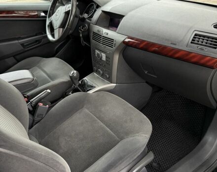 Серый Опель Астра, объемом двигателя 1.6 л и пробегом 252 тыс. км за 5500 $, фото 9 на Automoto.ua