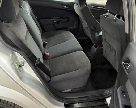 Серый Опель Астра, объемом двигателя 1.6 л и пробегом 252 тыс. км за 5500 $, фото 7 на Automoto.ua