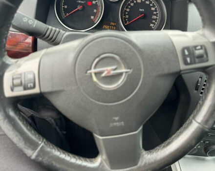 Серый Опель Астра, объемом двигателя 1.6 л и пробегом 250 тыс. км за 4600 $, фото 5 на Automoto.ua