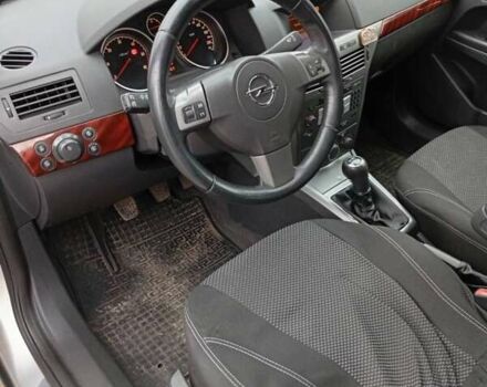 Серый Опель Астра, объемом двигателя 1.7 л и пробегом 270 тыс. км за 4999 $, фото 13 на Automoto.ua