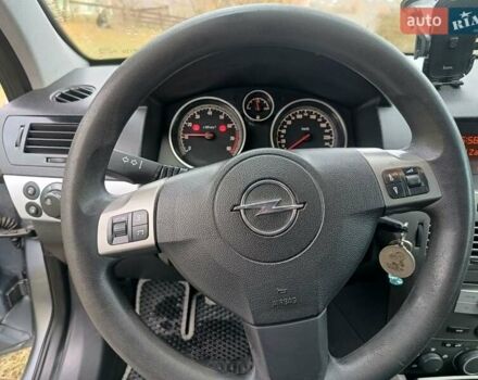 Серый Опель Астра, объемом двигателя 1.4 л и пробегом 250 тыс. км за 4000 $, фото 9 на Automoto.ua