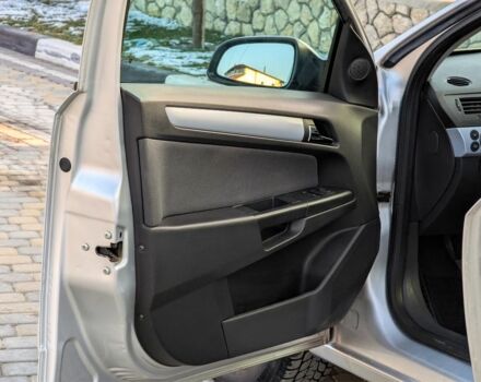 Серый Опель Астра, объемом двигателя 1.6 л и пробегом 246 тыс. км за 4100 $, фото 16 на Automoto.ua