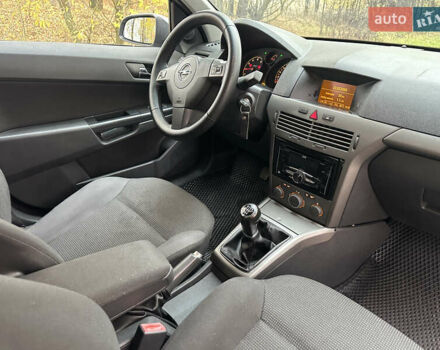 Серый Опель Астра, объемом двигателя 1.8 л и пробегом 200 тыс. км за 5000 $, фото 25 на Automoto.ua