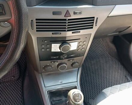 Серый Опель Астра, объемом двигателя 1.7 л и пробегом 296 тыс. км за 5000 $, фото 3 на Automoto.ua