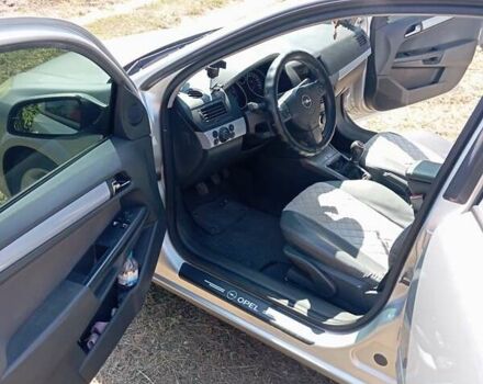Серый Опель Астра, объемом двигателя 1.7 л и пробегом 296 тыс. км за 5000 $, фото 5 на Automoto.ua