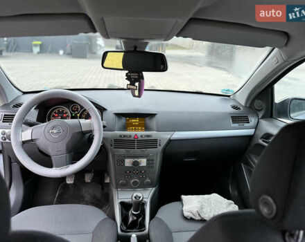 Серый Опель Астра, объемом двигателя 1.8 л и пробегом 211 тыс. км за 4499 $, фото 55 на Automoto.ua