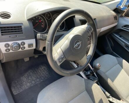 Серый Опель Астра, объемом двигателя 1.6 л и пробегом 350 тыс. км за 3600 $, фото 5 на Automoto.ua