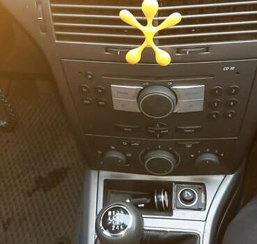 Серый Опель Астра, объемом двигателя 1.91 л и пробегом 280 тыс. км за 4900 $, фото 6 на Automoto.ua