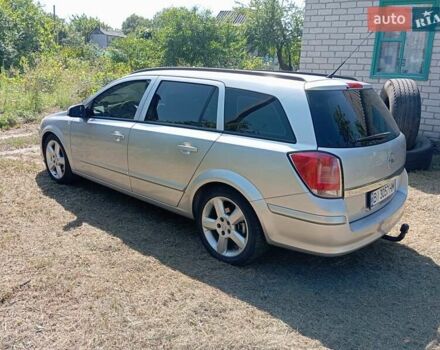 Серый Опель Астра, объемом двигателя 1.7 л и пробегом 296 тыс. км за 5000 $, фото 11 на Automoto.ua