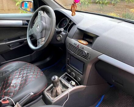 Серый Опель Астра, объемом двигателя 1.7 л и пробегом 270 тыс. км за 5000 $, фото 2 на Automoto.ua