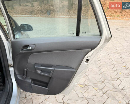 Серый Опель Астра, объемом двигателя 1.7 л и пробегом 390 тыс. км за 4700 $, фото 23 на Automoto.ua