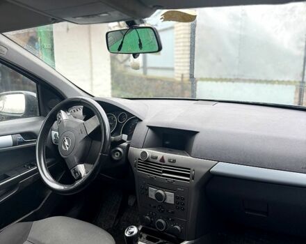 Серый Опель Астра, объемом двигателя 1.6 л и пробегом 180 тыс. км за 4200 $, фото 4 на Automoto.ua