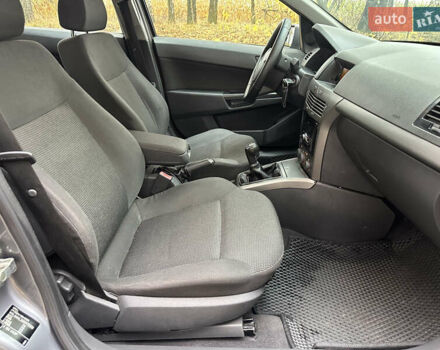 Серый Опель Астра, объемом двигателя 1.8 л и пробегом 200 тыс. км за 5000 $, фото 24 на Automoto.ua