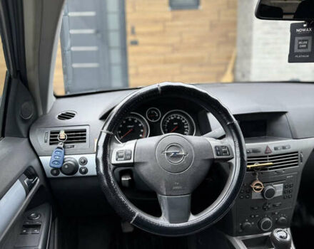 Серый Опель Астра, объемом двигателя 1.6 л и пробегом 276 тыс. км за 4000 $, фото 9 на Automoto.ua