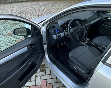 Серый Опель Астра, объемом двигателя 1.62 л и пробегом 315 тыс. км за 5000 $, фото 8 на Automoto.ua