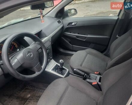 Серый Опель Астра, объемом двигателя 1.7 л и пробегом 250 тыс. км за 2999 $, фото 4 на Automoto.ua