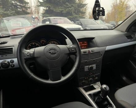 Серый Опель Астра, объемом двигателя 1.7 л и пробегом 292 тыс. км за 4900 $, фото 13 на Automoto.ua