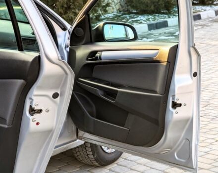 Серый Опель Астра, объемом двигателя 1.6 л и пробегом 246 тыс. км за 4100 $, фото 15 на Automoto.ua